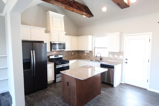 Foto del edificio - 20558 Pioneer Dr