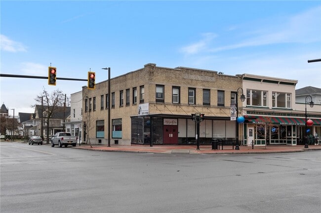 Building Photo - 202 S Main St