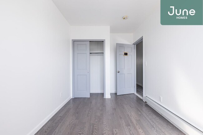 Foto del edificio - Queen room in 4-bed/2.0-bath Home
