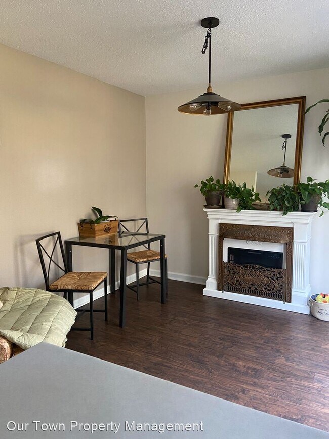 Building Photo - 3 br, 2.5 bath House - 498 River Chase Dr