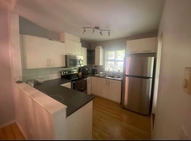 Kitchen - 6893 Prenter St