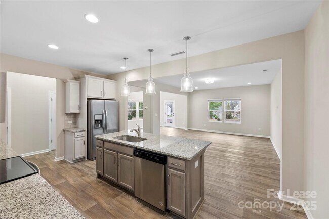 Foto del edificio - 8562 River Ridge Dr