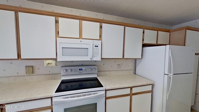 Building Photo - 303 Putnam Dr