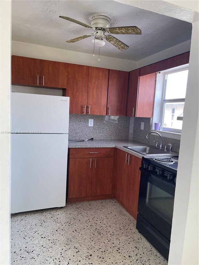 Foto del edificio - 1859 NW 18th Terrace