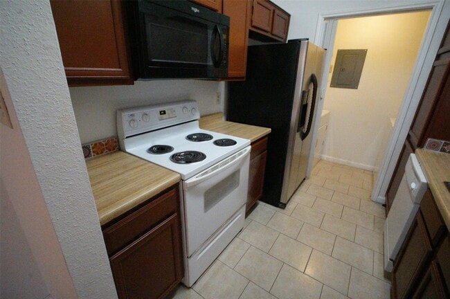 Building Photo - 8197 Sands Point Dr