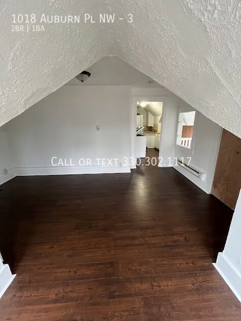 Foto del edificio - Two bedroom one bathroom second level apar...