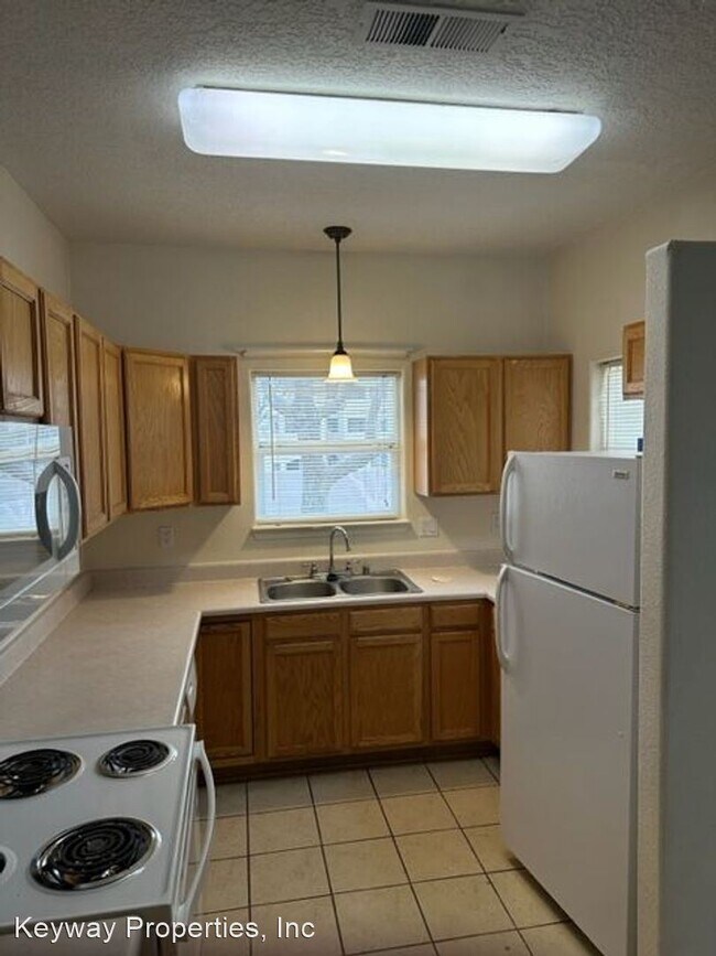 Building Photo - 3 br, 2.5 bath House - 10416 Gutierrez NE