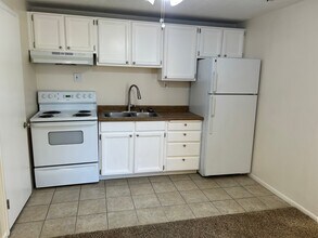 Building Photo - 722 East Side Dr