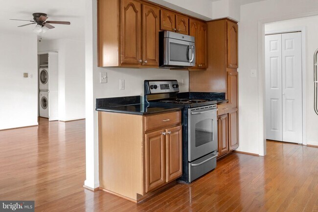 Foto del edificio - 3332 Spring Ln