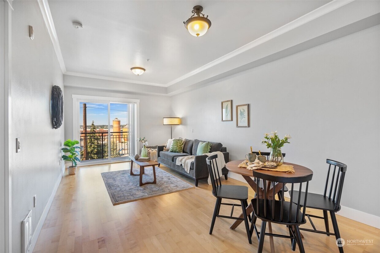 Foto principal - 1015 Railroad Ave