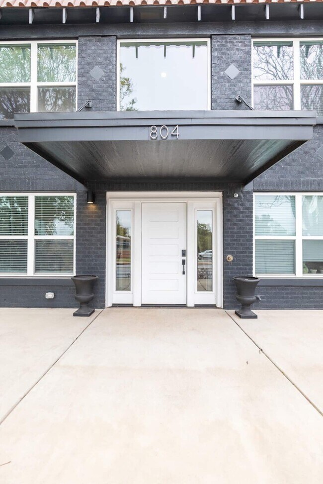 Foto del edificio - 808 NW 23rd St