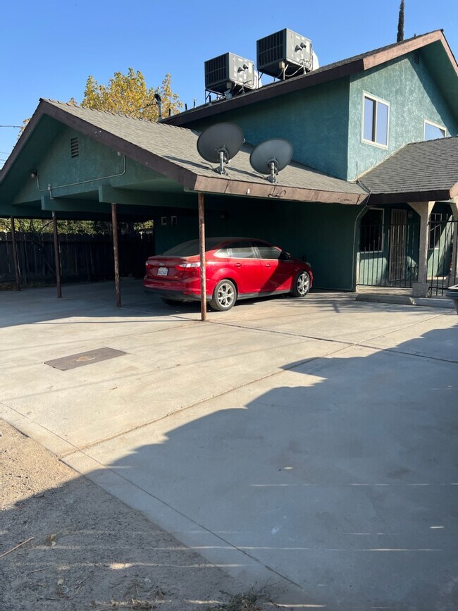 Foto del edificio - 329 W Wilson St