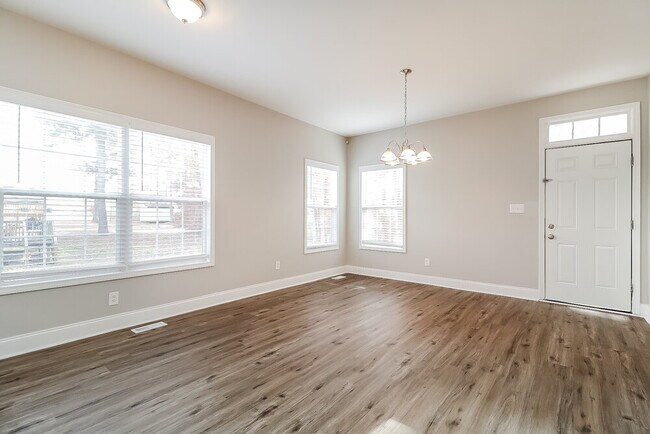 Building Photo - 1320 Ujamaa Dr