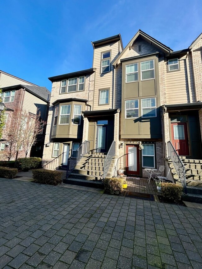 Building Photo - Issaquah Townhouse