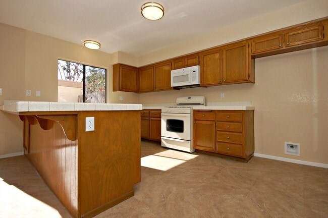 Building Photo - Beautiful 4BR/2.5BA Condo in Tanglewood!!!