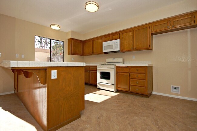 Foto del edificio - Beautiful 4BR/2.5BA Condo in Tanglewood!!!
