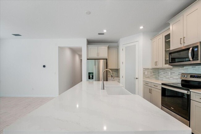 Building Photo - 6818 Pointe of Woods Dr