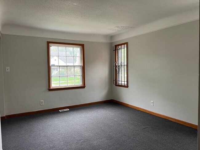 Foto del edificio - Stunning 3 bed 1 bath eastside Detroit property!