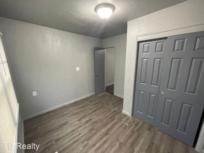 Building Photo - 3 br, 1 bath House - 2629 NE 16th St