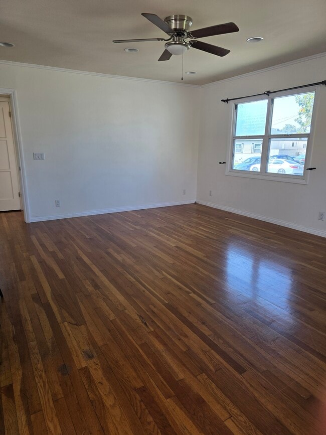 Foto del edificio - 8834 Boyar Ave