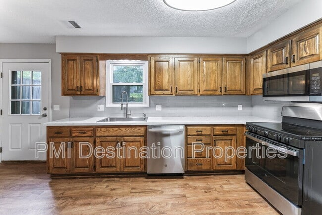 Foto del edificio - 1322 N Harvey Dr