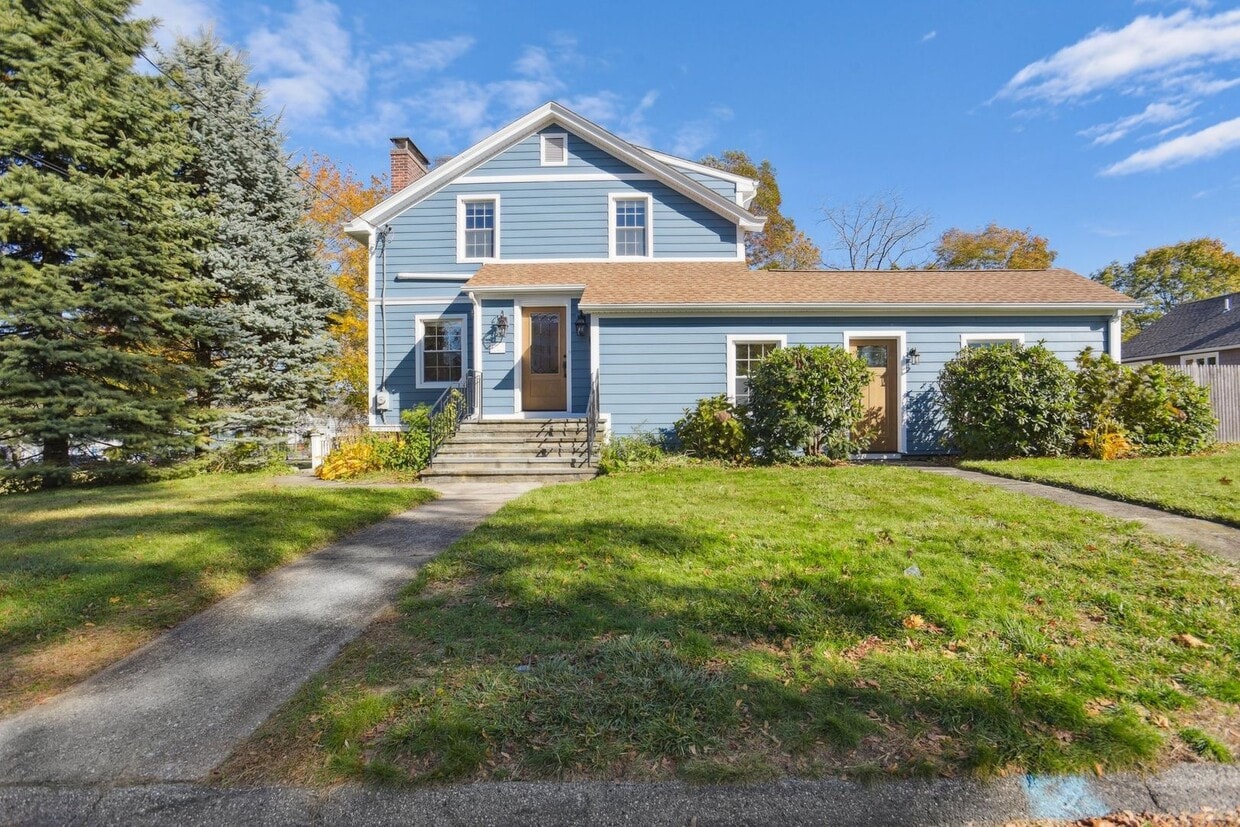 Primary Photo - Charming 3-Bedroom in Downtown Niantic