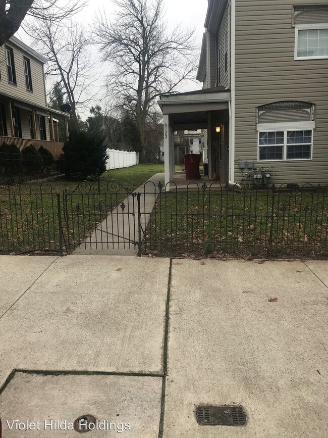 Foto del edificio - 2 br, 1 bath Apartment - 122 Chestnut St