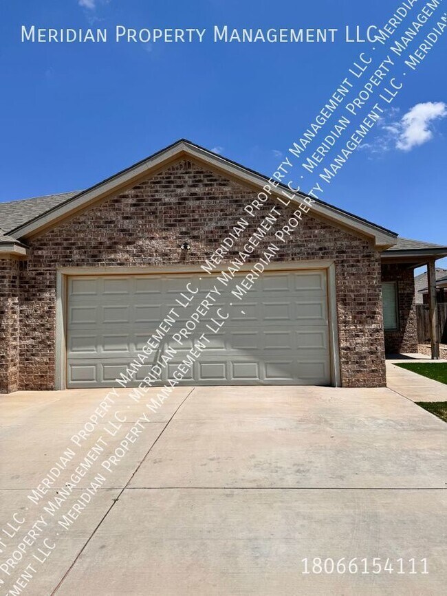 Building Photo - Three bed, Three bath Near TTU