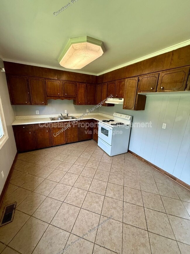 Building Photo - 3343 Ohara Dr S