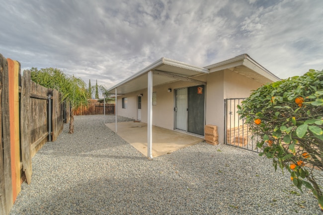 Building Photo - 41084 Beachwood Ave