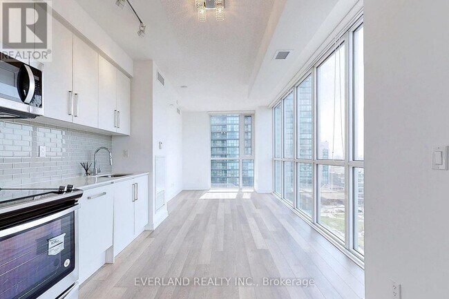 Photo du bâtiment - 5180-5180 Yonge St