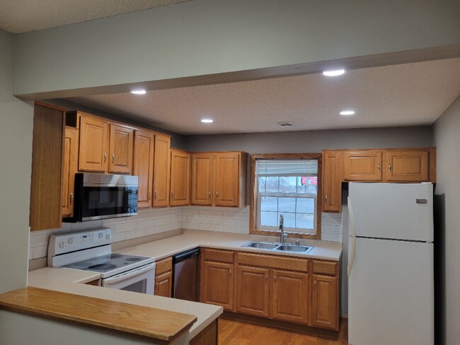 Building Photo - 10431 64th Way NE