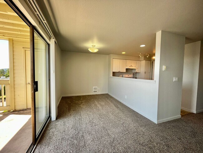 Building Photo - Sunn Fjord Condo, New Paint and New Carpet!