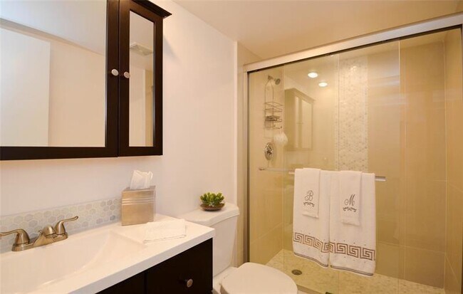 Foto del edificio - 804 Cypress Blvd