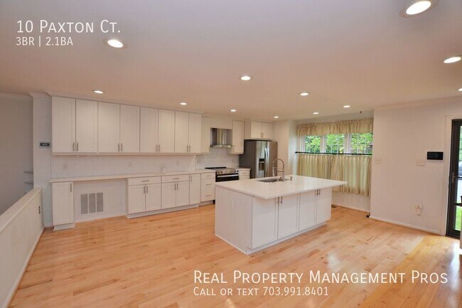 Building Photo - Completely Renovated Townhouse In Countrys...