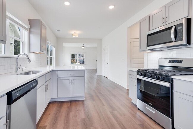 Foto del edificio - Primary suite on main level, bonus loft space upstairs!