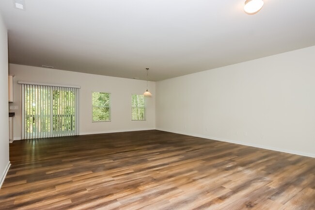 Building Photo - 176 Nottingham Rd