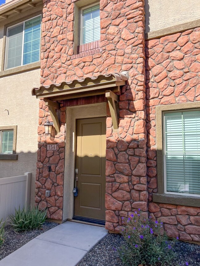 Building Photo - Perfect Chandler rental!