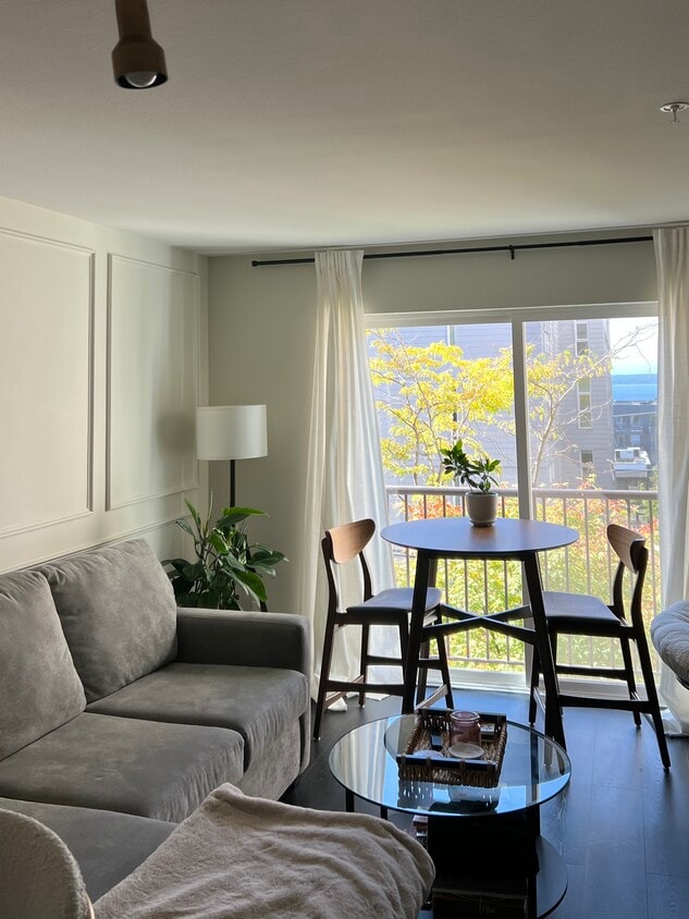 Foto principal - 323 Queen Anne Ave N