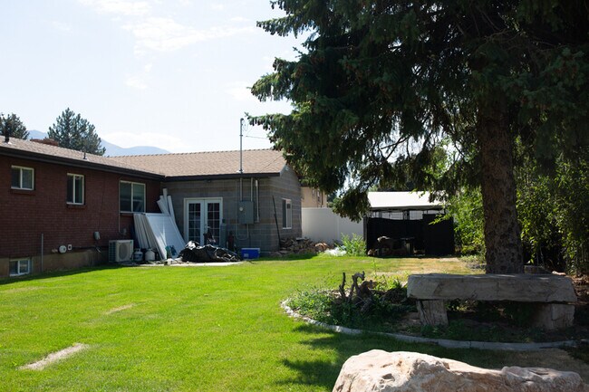 Foto del edificio - 12 S 700 E