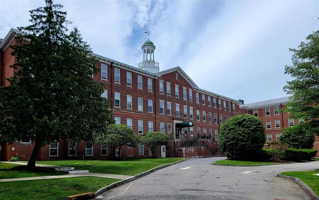 Foto del edificio - 1402 Villa Dr