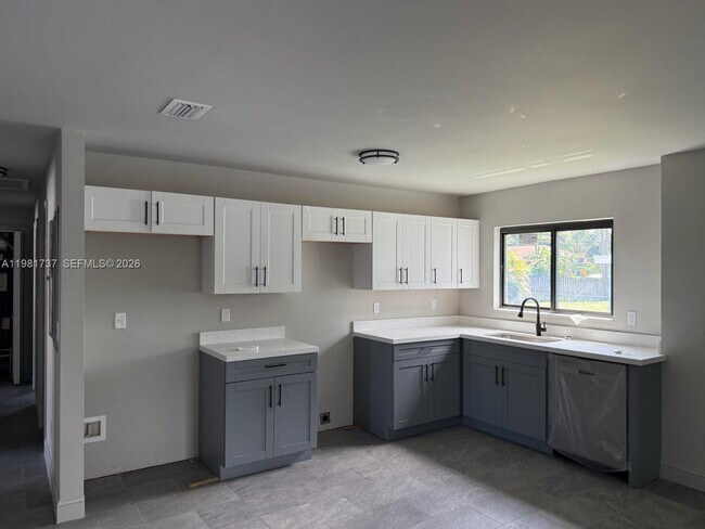 Foto del edificio - 2810 NW 9th Ct