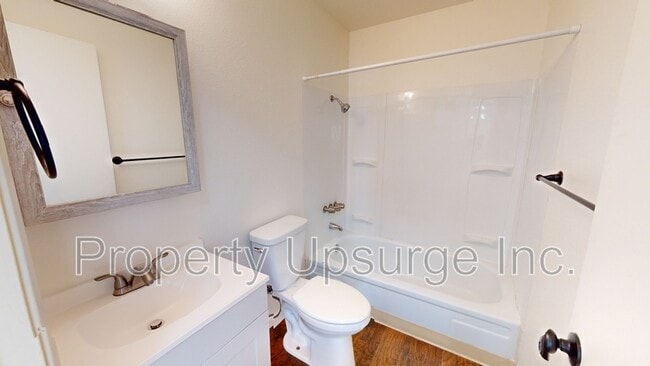 Building Photo - 715 Mary St