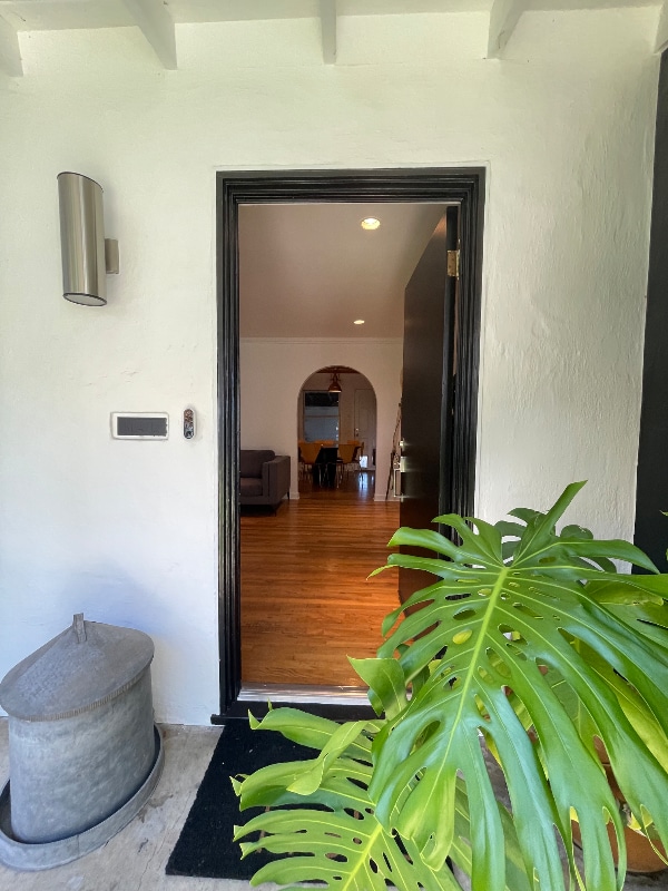 Building Photo - 463 Menker Ave