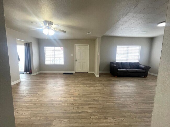 Foto del edificio - Completely Remodeled Single-Family Home for Rent in Kennewick, WA!