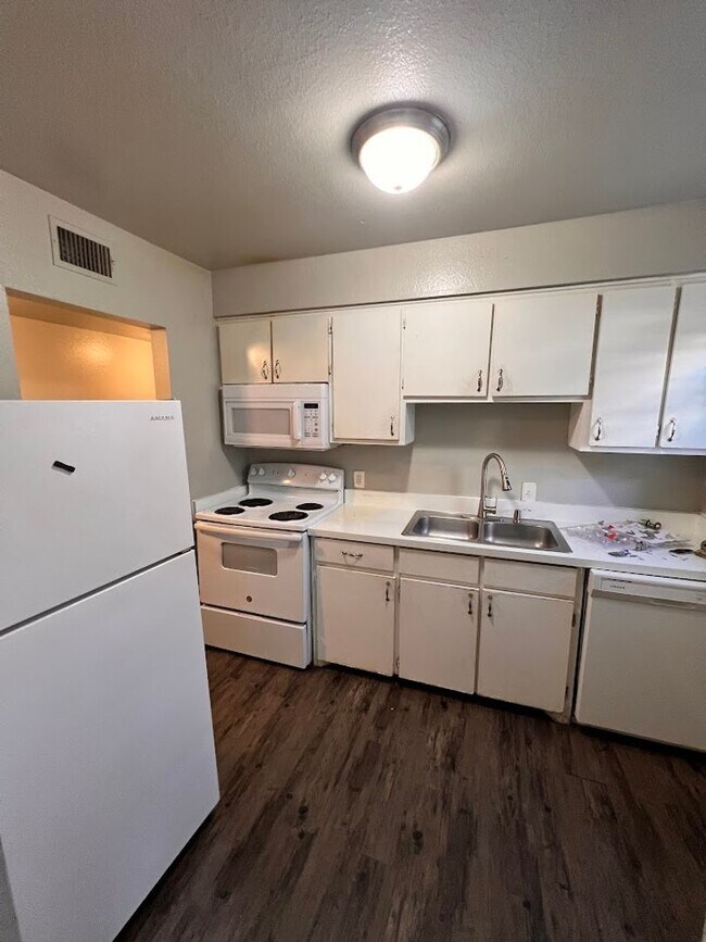 Foto del edificio - 227-229 SE 13th St.
