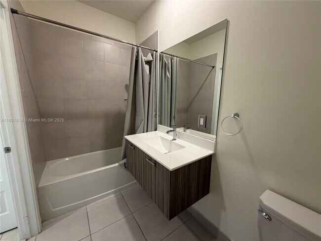 Foto del edificio - 7915 NW 104th Ave