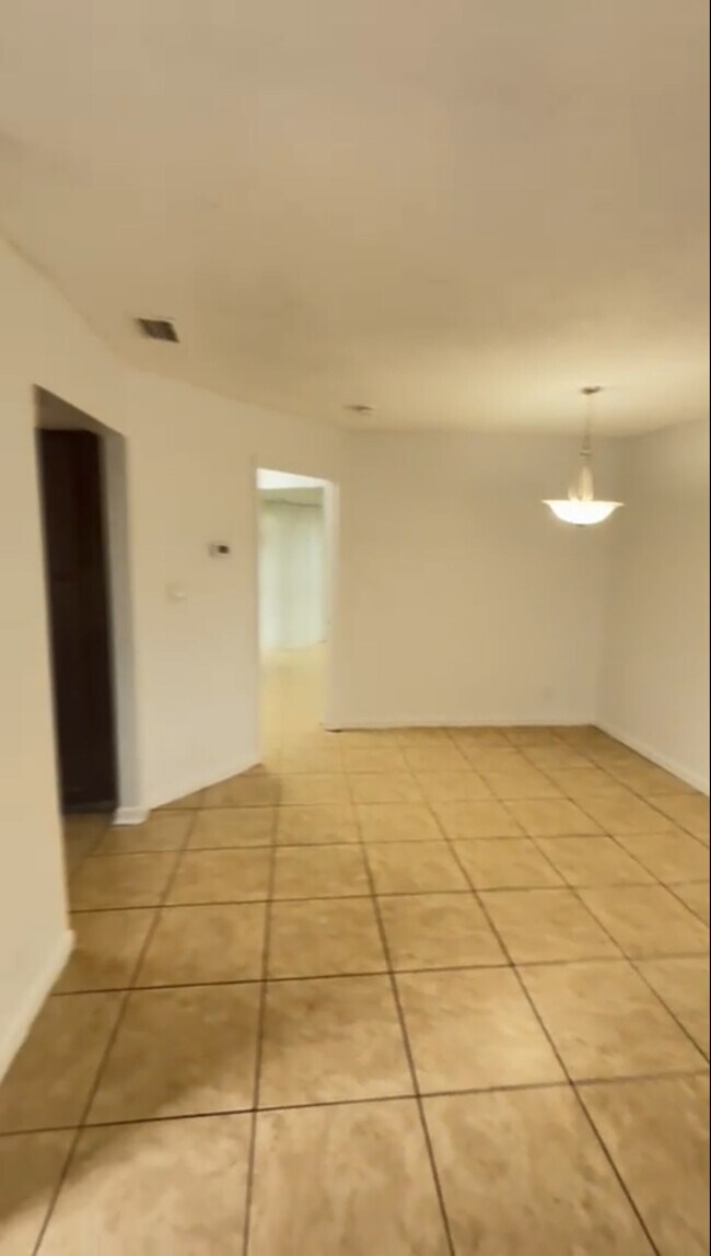 Foto del edificio - 2546 Lemon Tree Ln