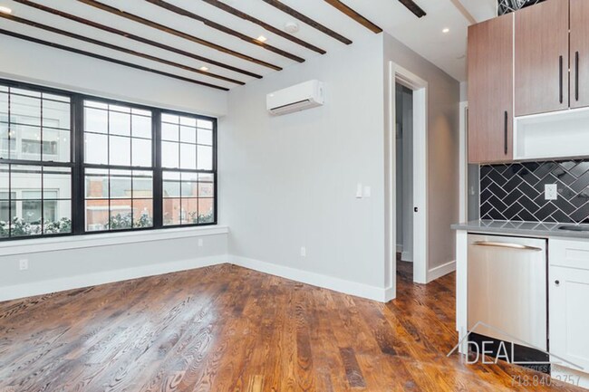Building Photo - 40 Claver Pl