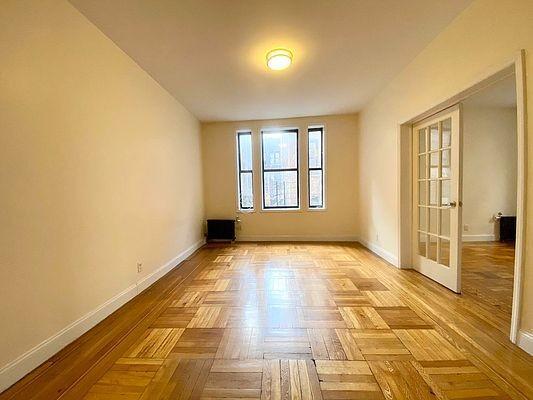 Foto del edificio - 3 bedroom in BRONX NY 10463